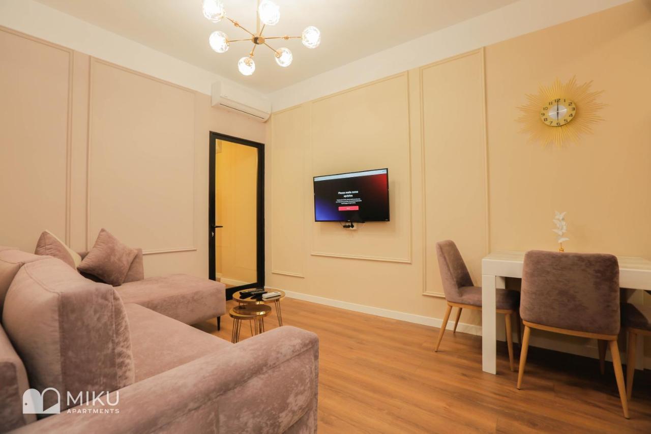 Miku Apartment - Perfect 1Bedroom At Komuna E Parisit ティラナ エクステリア 写真