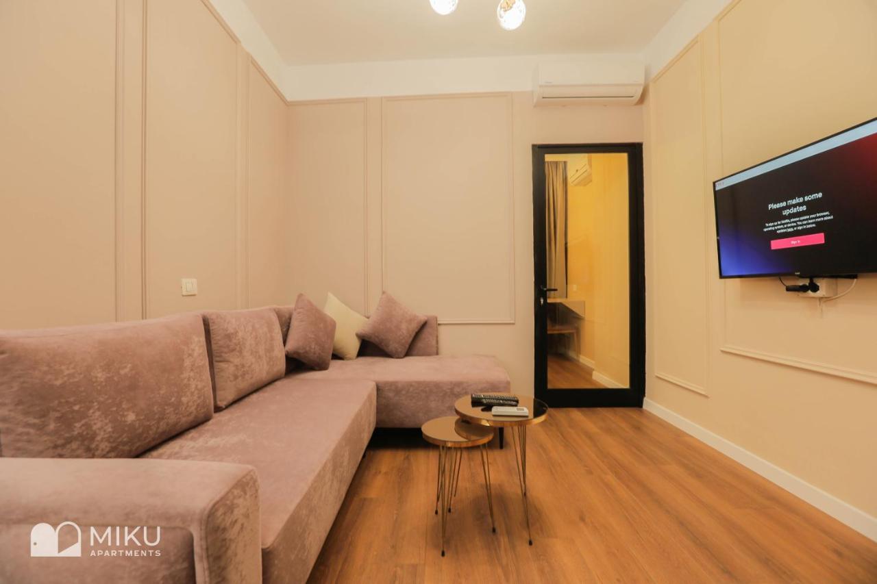 Miku Apartment - Perfect 1Bedroom At Komuna E Parisit ティラナ エクステリア 写真