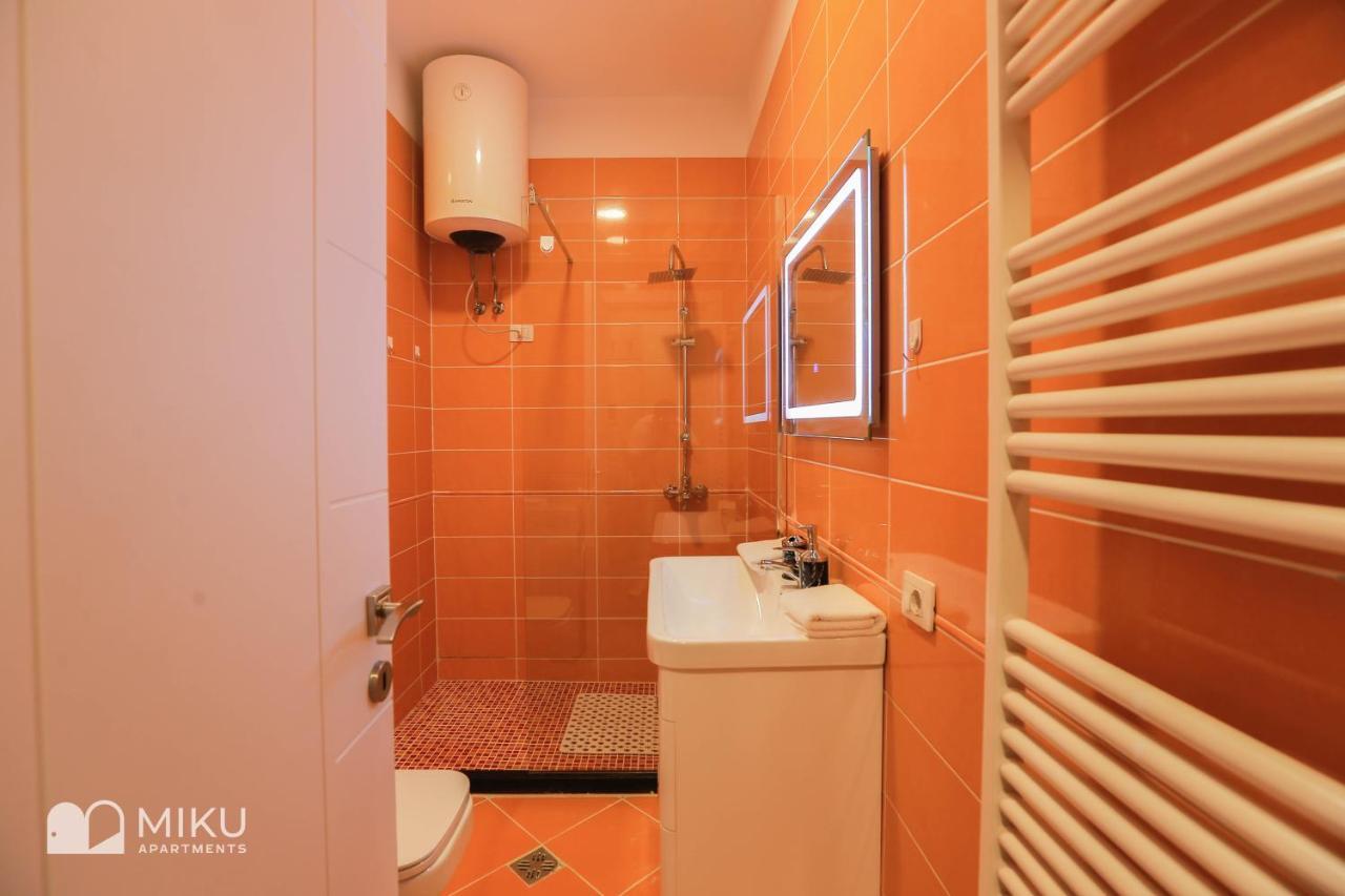 Miku Apartment - Perfect 1Bedroom At Komuna E Parisit ティラナ エクステリア 写真