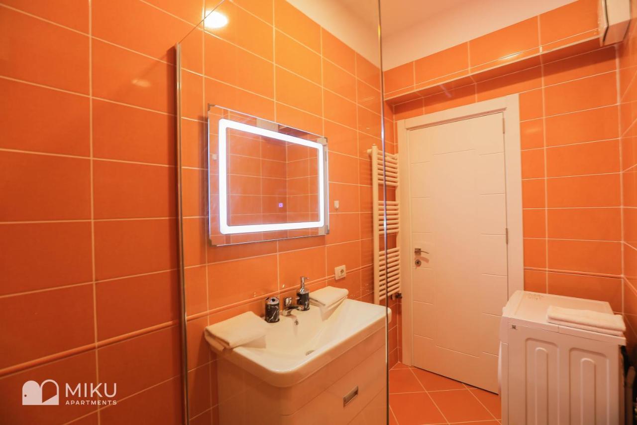 Miku Apartment - Perfect 1Bedroom At Komuna E Parisit ティラナ エクステリア 写真