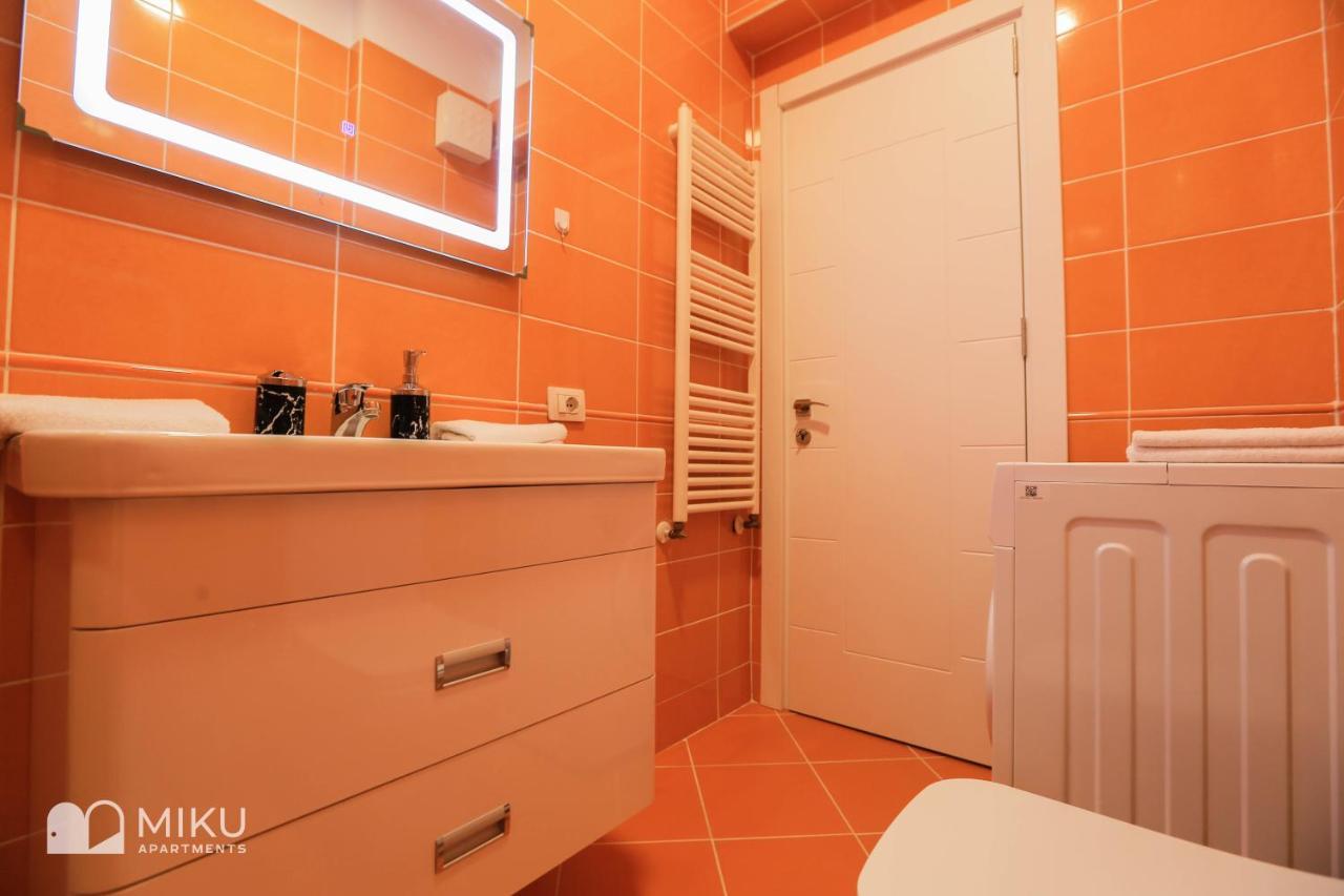 Miku Apartment - Perfect 1Bedroom At Komuna E Parisit ティラナ エクステリア 写真