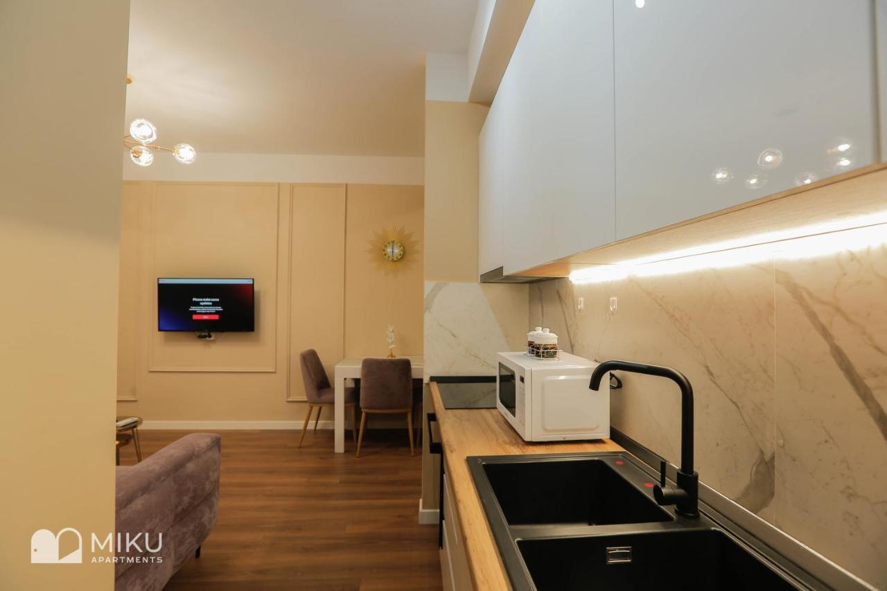 Miku Apartment - Perfect 1Bedroom At Komuna E Parisit ティラナ エクステリア 写真