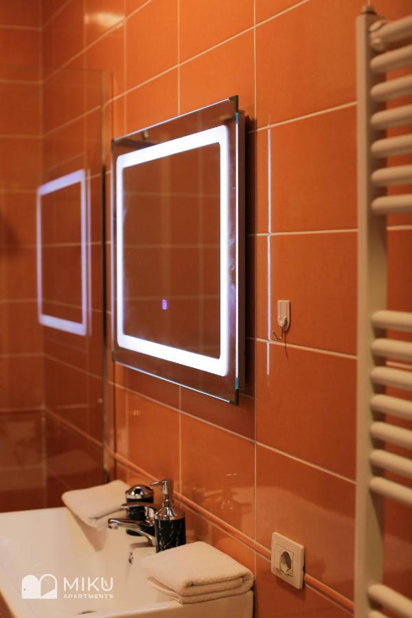 Miku Apartment - Perfect 1Bedroom At Komuna E Parisit ティラナ エクステリア 写真